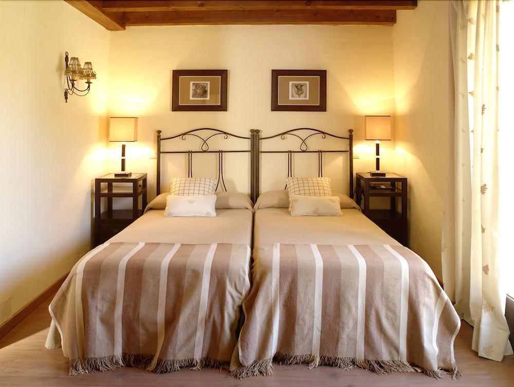 Hotel Ribera Del Corneja Navacepedilla de Corneja Luaran gambar