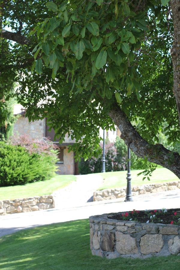 Hotel Ribera Del Corneja Navacepedilla de Corneja Luaran gambar