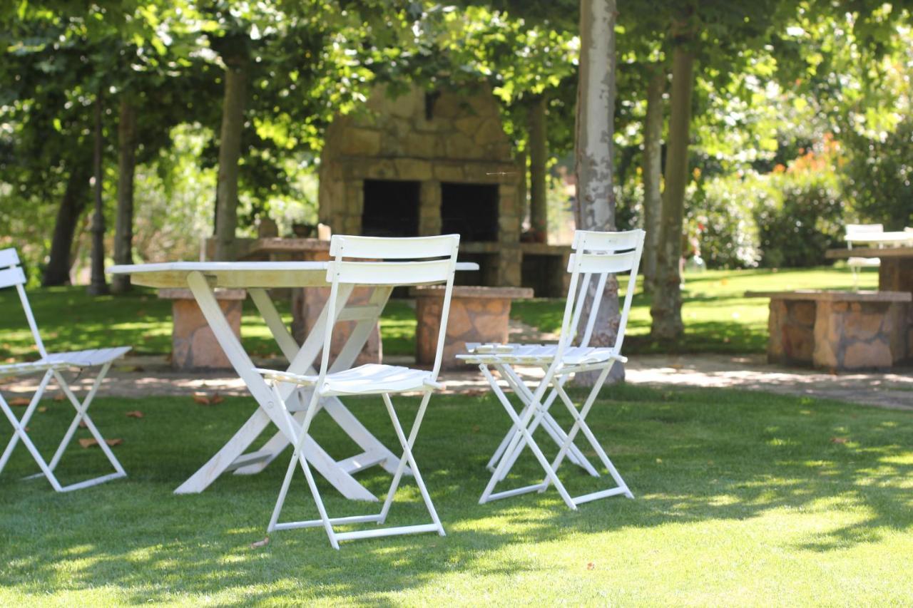 Hotel Ribera Del Corneja Navacepedilla de Corneja Luaran gambar