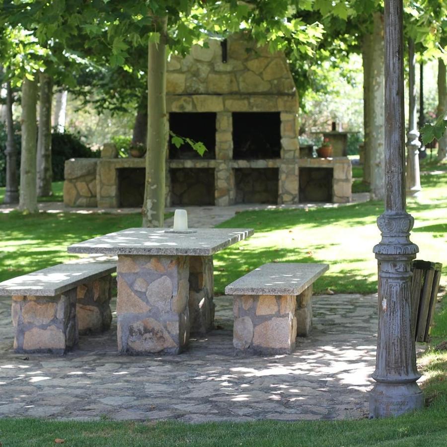 Hotel Ribera Del Corneja Navacepedilla de Corneja Luaran gambar