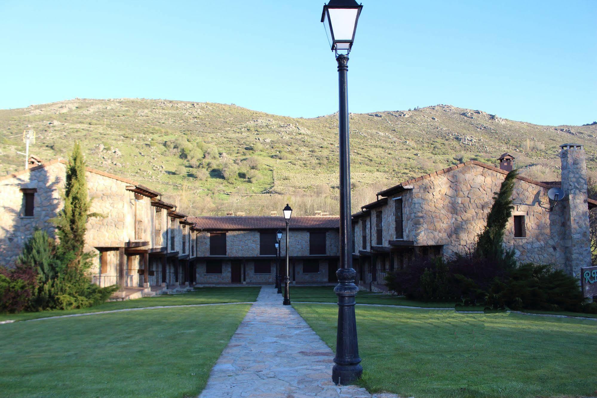 Hotel Ribera Del Corneja Navacepedilla de Corneja Luaran gambar