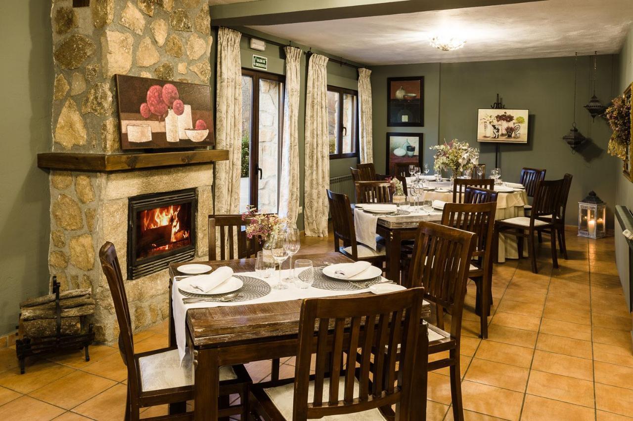 Hotel Ribera Del Corneja Navacepedilla de Corneja Luaran gambar
